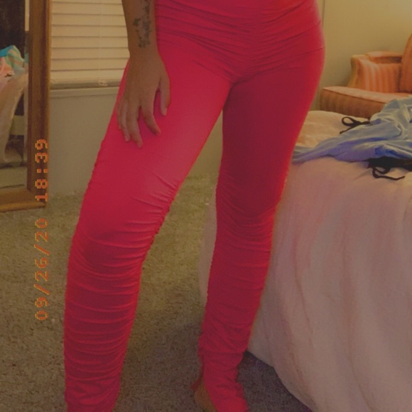 Pink ruched pants                 ⚠️Shirt NOT included⚠️ - Picture 4 of 6